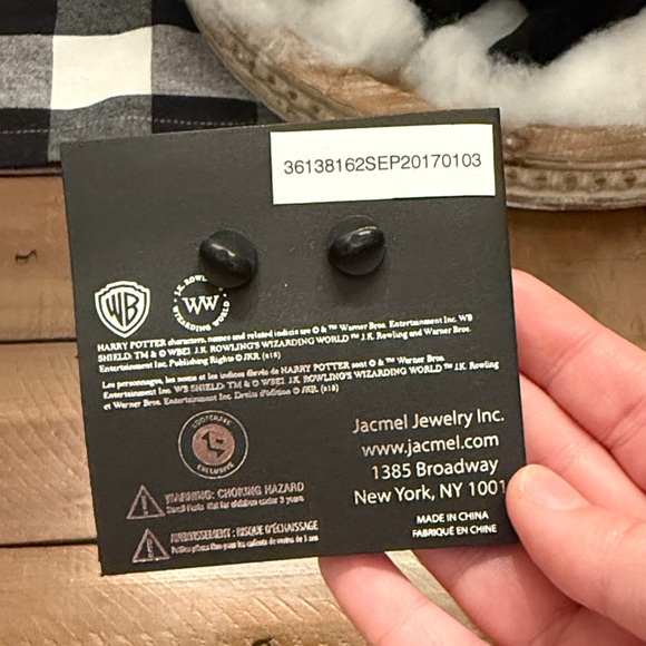 Harry Potter RavenClaw Pin - Picture 3 of 3